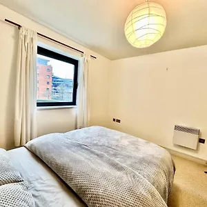  Apartment Cosy Canal View Bay